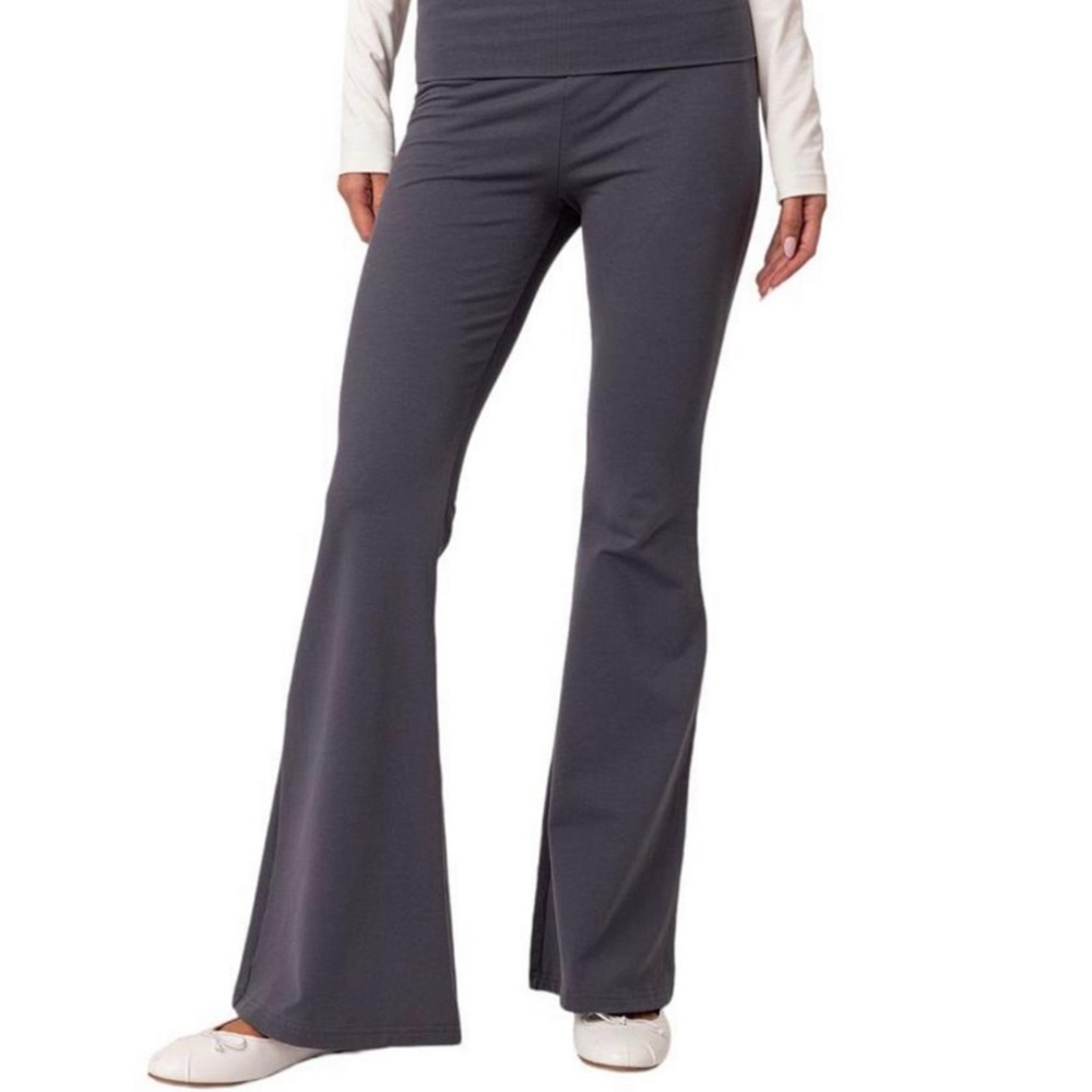 Brand New: Edikted Women's Gray Naomi Flared Leggings, size Med